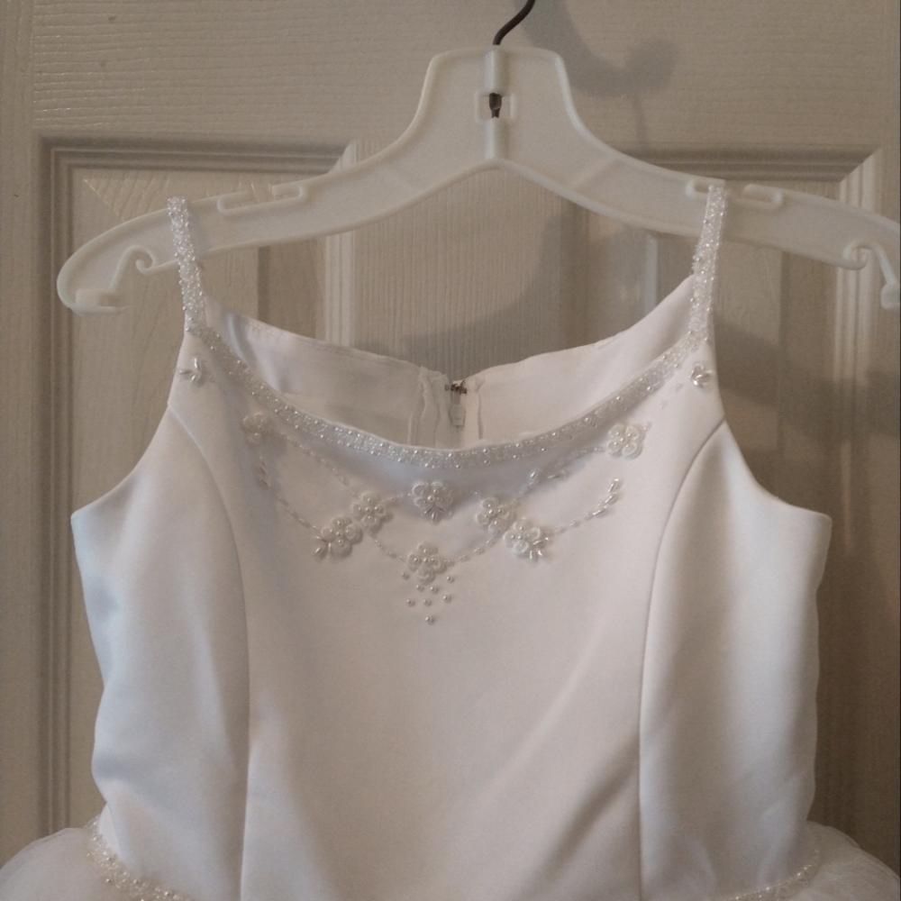 Davids Bridal white Flower girl dress size 7 spaghetti strap formal wedding